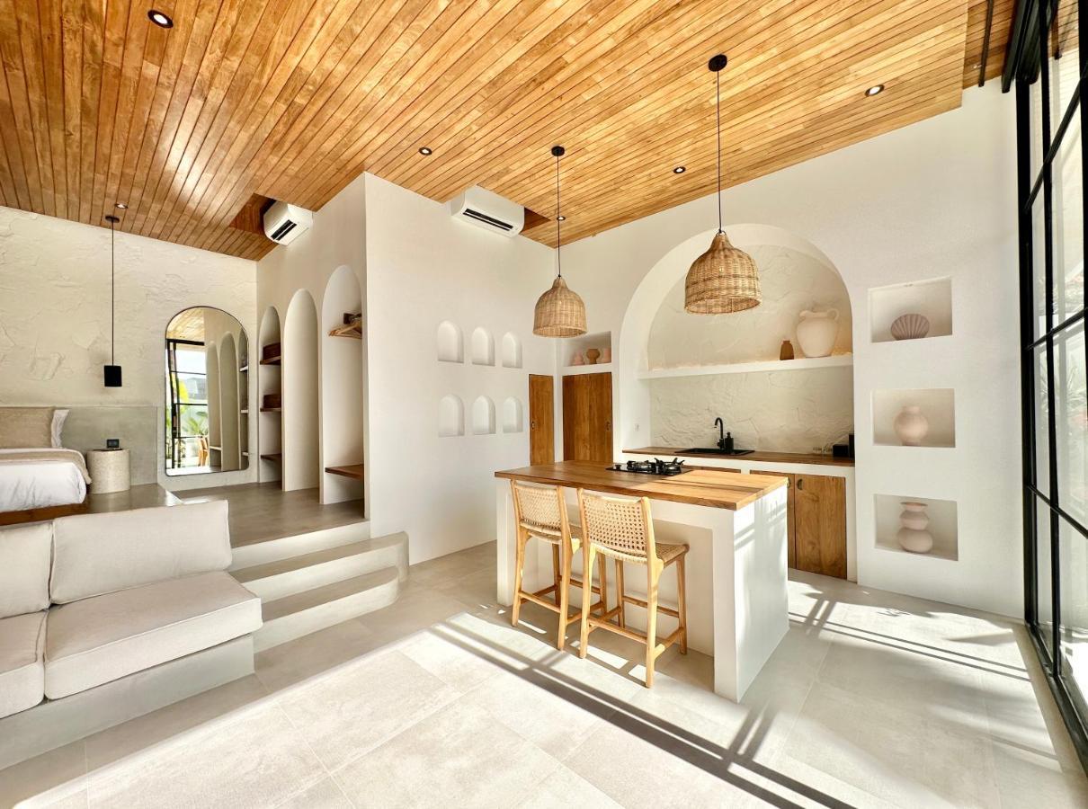 The Suites By The Young Villas Uluwatu Exterior foto